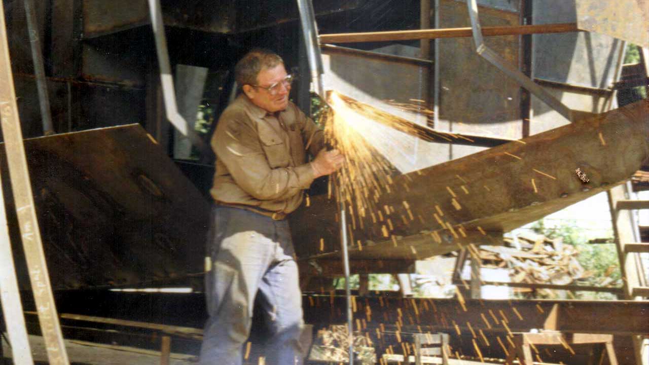 Jacko Seniorchef restauriert alte Boote - Bootsrestaurierung seit 1961